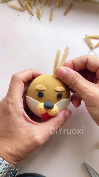 灯笼制作手工中秋简易纸灯笼 4083c4e2d9f14bea96e7ab8fe60934c9_1695727275~tplv-dy-resize-origshort-autoq-75:330.jpeg?biz_tag=pcweb_cover&from=3213915784&s=PackSourceEnum_AWEME_DETAIL&sc=cover&se=false&x-expires=2011096800&x-signature=kGq1lP2HNZloQSXAhvNMFCHNBB0%3D