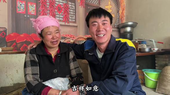 蜂巢蜜怎么处理才能吃 52f8835210dc4364a4989abd55a63ebb_1681540408~tplv-dy-resize-origshort-autoq-75:330.jpeg?biz_tag=pcweb_cover&from=3213915784&s=PackSourceEnum_AWEME_DETAIL&sc=cover&se=false&x-expires=1997038800&x-signature=H%2FXcU8FVhqUQLw76M6X1ugXatT4%3D