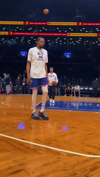 雷霆三少时期首发 5ee7f3db38854160b7724709ab9737f7_1694900129~tplv-dy-resize-origshort-autoq-75:330.jpeg?biz_tag=pcweb_cover&from=3213915784&s=PackSourceEnum_AWEME_DETAIL&sc=cover&se=false&x-expires=2012216400&x-signature=jI0o61jkL3f0UhMRAFHb0uLlUBk%3D