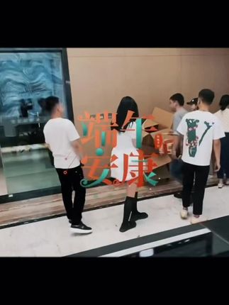 tik tok海外直播视频 894df661cb7f47b3b98a310b3d6eb09a_1654066511~tplv-dy-cropcenter:323:430.jpeg?biz_tag=pcweb_cover&from=3213915784&s=PackSourceEnum_PUBLISH&sc=cover&se=true&sh=323_430&x-expires=2001510000&x-signature=ffA5mFGOztGbxeL%2BIoz3TmkUh8k%3D