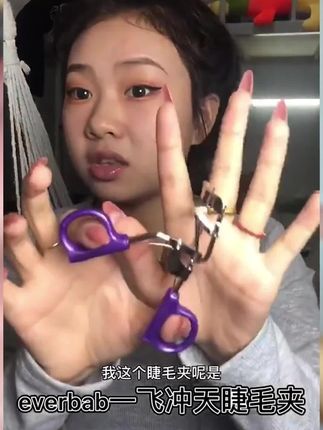 适合干皮遮瑕好的粉底 bfc5c173780d42288066706d7d0de496~tplv-dy-cropcenter:323:430.jpeg?biz_tag=pcweb_cover&from=3213915784&s=PackSourceEnum_PUBLISH&sc=cover&se=true&sh=323_430&x-expires=1987570800&x-signature=TtO9bOt2H%2FYa%2BziCuUPe64kdywM%3D