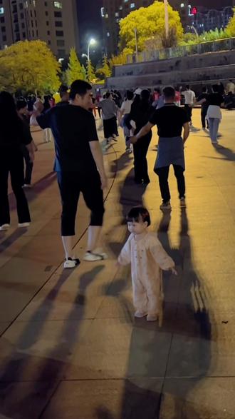 好一点的广场舞 c91e00958ab643c5bdea7adb940daeb7_1697110784~tplv-dy-resize-origshort-autoq-75:330.jpeg?biz_tag=pcweb_cover&from=3213915784&s=PackSourceEnum_AWEME_DETAIL&sc=cover&se=false&x-expires=2012468400&x-signature=JfpszEpTMFMwzomSVgV2D8EDNfk%3D