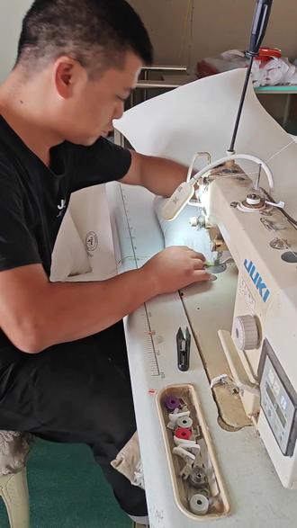 衣服发黄怎样洗可以洗干净 dcefc1650f2c4effa12fc28012592f98_1695903971~tplv-dy-resize-origshort-autoq-75:330.jpeg?biz_tag=pcweb_cover&from=3213915784&s=PackSourceEnum_AWEME_DETAIL&sc=cover&se=false&x-expires=2011294800&x-signature=LLMZ039GXI1ejJEleD3au6rUA9o%3D