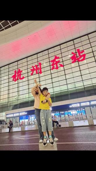 如何上外地的车牌 ed6053e9612147ae9b99b6d445ed51f7_1696095163~tplv-dy-resize-origshort-autoq-75:330.jpeg?biz_tag=pcweb_cover&from=3213915784&s=PackSourceEnum_AWEME_DETAIL&sc=cover&se=false&x-expires=2011460400&x-signature=04VN1v4s3%2BkT3B1WyCRZTNrJZ%2B0%3D