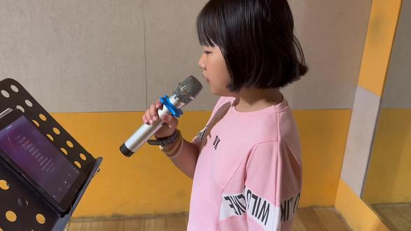 闪闪惹人爱是什么时候的歌 o8EdIBAJe38bAizybfHXthXPh6EARhMgDbumBo~tplv-dy-resize-origshort-autoq-75:330.jpeg?biz_tag=pcweb_cover&from=3213915784&s=PackSourceEnum_AWEME_DETAIL&sc=cover&se=false&x-expires=2009088000&x-signature=%2Bh0V9NPn%2FNk%2BbqYghXybzREiL3U%3D