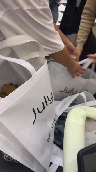 鲨鱼裤为啥不保暖 o8NfzAB6EVeCwZ5u6tLLZINJyglrzzOljAhgAA~tplv-dy-resize-origshort-autoq-75:330.jpeg?biz_tag=pcweb_cover&from=3213915784&s=PackSourceEnum_AWEME_DETAIL&sc=cover&se=false&x-expires=2011899600&x-signature=KxOGZ9i9i6u1YOdEmLtF1jcjWoc%3D