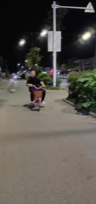 苹果新品发布会iphone 15 o8UOeGaDwCQwAtvlAhBg9Dw84b4ofPADAnsBgT~tplv-dy-resize-origshort-autoq-75:330.jpeg?biz_tag=pcweb_cover&from=3213915784&s=PackSourceEnum_AWEME_DETAIL&sc=cover&se=false&x-expires=2012014800&x-signature=RoAPvi8x2gY%2BHZJ6M4kE05Cmdzg%3D