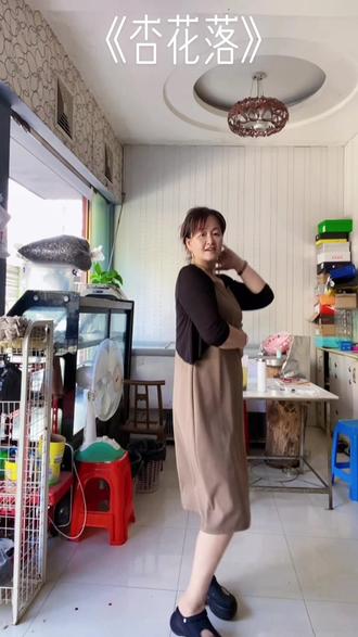 最简单的广场舞 o8fGmA7LCIlAoAXbNBDZB8AA9AknCg4NeQbktC~tplv-dy-resize-origshort-autoq-75:330.jpeg?biz_tag=pcweb_cover&from=3213915784&s=PackSourceEnum_AWEME_DETAIL&sc=cover&se=false&x-expires=2010621600&x-signature=fj2km25nzRmjIN3JOACwlMd6b1A%3D