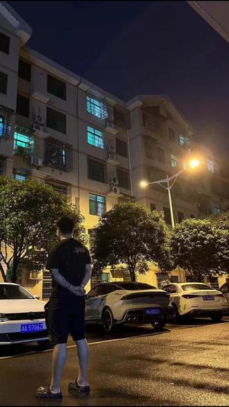 三屏显示器带笔记本 oIB0AXFBNeA3aAqEIlDnFWboQqlegzdcANNnP9~tplv-dy-resize-origshort-autoq-75:330.jpeg?biz_tag=pcweb_cover&from=3213915784&s=PackSourceEnum_AWEME_DETAIL&sc=cover&se=false&x-expires=2010315600&x-signature=HADH7PwjTJLSAnD0xzV%2F7wynaaU%3D
