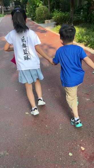 是你的声音啊原唱 oIB9A1e8A8PdEA9CEkDnHCbTILNdgKQfACzpa9~tplv-dy-resize-origshort-autoq-75:330.jpeg?biz_tag=pcweb_cover&from=3213915784&s=PackSourceEnum_AWEME_DETAIL&sc=cover&se=false&x-expires=2010718800&x-signature=0YMSNQJwPfXck4yoZjRzx3OoRvQ%3D