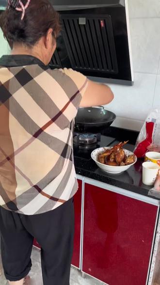 欢迎到我家来做客 oIDAhOnweavD1WX3D9THABaAzGfEINBbgk1UuD~tplv-dy-resize-origshort-autoq-75:330.jpeg?biz_tag=pcweb_cover&from=3213915784&s=PackSourceEnum_AWEME_DETAIL&sc=cover&se=false&x-expires=2008893600&x-signature=Rxff0Vru6BuxN4UoCzskI2Fxq00%3D