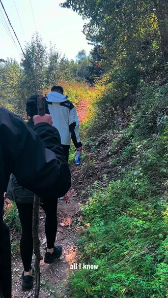 徒步旅行路上怎么睡 oIQDMjvhuUevEIPEJBfyAOQzgICGnAIANZgAsF~tplv-dy-resize-origshort-autoq-75:330.jpeg?biz_tag=pcweb_cover&from=3213915784&s=PackSourceEnum_AWEME_DETAIL&sc=cover&se=false&x-expires=2010106800&x-signature=E8OiZwHiNAtM%2F73pnAN4ljpbIXw%3D