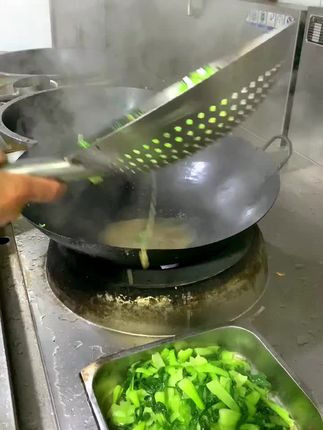 炒肉丝怎么炒才嫩又滑 oUAVK5EgCIAfRhhLa2elFyN7yaz2AB7I1AkxNU~tplv-dy-cropcenter:323:430.jpeg?biz_tag=pcweb_cover&from=3213915784&s=PackSourceEnum_PUBLISH&sc=cover&se=true&sh=323_430&x-expires=1987142400&x-signature=yQL3h3q8ASETuMcqydIdYCyz%2FbU%3D