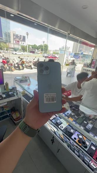 苹果新品发布会iphone 15电池容量 ocE2hkRAXBZ2og9feAIAX8DAqmnEG4BXKboJqC~tplv-dy-resize-origshort-autoq-75:330.jpeg?biz_tag=pcweb_cover&from=3213915784&s=PackSourceEnum_AWEME_DETAIL&sc=cover&se=false&x-expires=2010380400&x-signature=gxZhijo4ovcIG3rDs5up22mNv34%3D