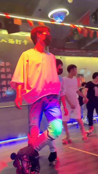 跳舞视频最火抖音 ocyg0FBpIClMBG1AEEVE7AAyBefAIDtEUgBzFh~tplv-dy-resize-origshort-autoq-75:330.jpeg?biz_tag=pcweb_cover&from=3213915784&s=PackSourceEnum_AWEME_DETAIL&sc=cover&se=false&x-expires=2010189600&x-signature=MuUseuSq86C%2FiwwQBp%2FtDSISFgU%3D