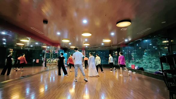 衣服贵的好还是不贵好 ogEf2LPcIgW2eGeBhewQIyEHHME4QDUuCgAA0W~tplv-dy-resize-origshort-autoq-75:330.jpeg?biz_tag=pcweb_cover&from=3213915784&s=PackSourceEnum_AWEME_DETAIL&sc=cover&se=false&x-expires=2012108400&x-signature=%2BNdn1%2BkyY9GNR8eeowjgyAbAs7A%3D