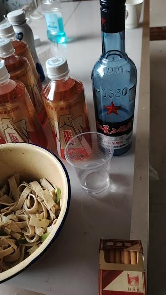 蜜蜂采蜜是什么样子的 ogNBjTZA4U4zkSPzA9ketytLAKAfahhygEMIUV~tplv-dy-resize-origshort-autoq-75:330.jpeg?biz_tag=pcweb_cover&from=3213915784&s=PackSourceEnum_AWEME_DETAIL&sc=cover&se=false&x-expires=2011597200&x-signature=MVCkx9WHJPEJWhl8LXZ1ZT8Na4s%3D