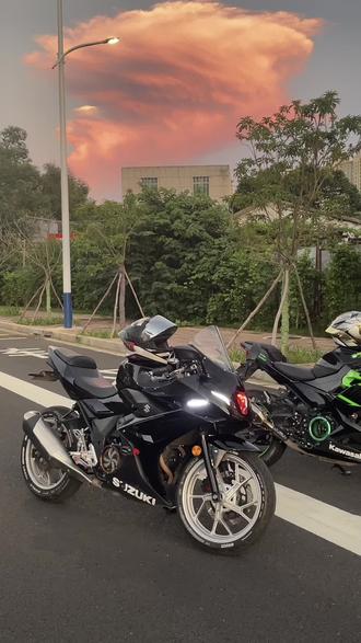 自贴墙壁纸好吗 okeXho7lCAAdAYUEDQb8M9xBDcLbQ4oeAJcgIn~tplv-dy-resize-origshort-autoq-75:330.jpeg?biz_tag=pcweb_cover&from=3213915784&s=PackSourceEnum_AWEME_DETAIL&sc=cover&se=false&x-expires=2010708000&x-signature=8a9d5edLrzkQGmvZHKzWyhc4EjA%3D