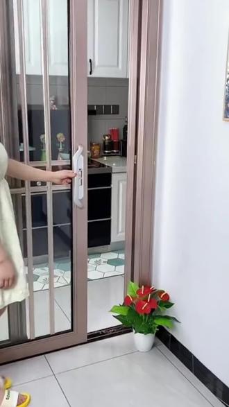 厨房墙壁置物架免打孔旗舰店 oohmRIgJbAELM6sIBn9lfNBgIDAN8AS7fhIIVk~tplv-dy-resize-origshort-autoq-75:330.jpeg?biz_tag=pcweb_cover&from=3213915784&s=PackSourceEnum_AWEME_DETAIL&sc=cover&se=false&x-expires=2012356800&x-signature=Ur9iixIE9qIlkVT0ZiJI0Uw%2B5TI%3D