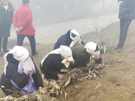 土冰的真名叫什么 2340562752f4dfcc485abdaedf23b40f~tplv-dy-resize-origshort-autoq-75:330.jpeg?x-expires=1993035600&x-signature=3%2BSIufpQvYlBovYLESVBUn3wnNQ%3D&from=3213915784&s=PackSourceEnum_AWEME_DETAIL&se=false&sc=cover&biz_tag=pcweb_cover&l=021677676430824fdbddc0200220188c741b61660000061ae8391