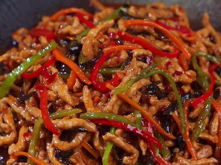 炒肉丝十六种做法鱼香肉丝 523d1ca2c0ca5ca53859f6b82b79bc75~tplv-dy-resize-origshort-autoq-75:330.jpeg?x-expires=1993597200&x-signature=yVIn5WJYJUaSXK%2BWypG7ANvppM8%3D&from=3213915784&s=PackSourceEnum_AWEME_DETAIL&se=false&sc=cover&biz_tag=pcweb_cover&l=2023030809422944439FA40789D542D47D