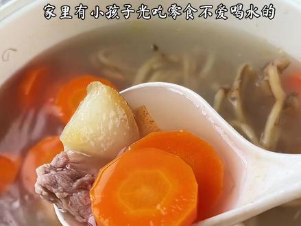 鱼腥草的作用与功效和用法 5869c758c7b2fc7940f331fa4b2a7c05~tplv-dy-resize-origshort-autoq-75:330.jpeg?x-expires=1985432400&x-signature=5%2FrjIQWX3MrO2VRZw0Dj1%2Be1fFg%3D&from=3213915784&s=PackSourceEnum_AWEME_DETAIL&se=false&sc=cover&biz_tag=pcweb_cover&l=20221203211625010140048139359C3AB6