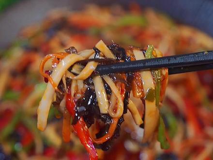 炒肉丝怎么做好吃视频教程 5db6cbd6d0817a012c09be1980ce1e45~tplv-dy-resize-origshort-autoq-75:330.jpeg?x-expires=1996628400&x-signature=Ew9yoBUIgrosKvjVKfmpGpoWF4c%3D&from=3213915784&s=PackSourceEnum_AWEME_DETAIL&se=false&sc=cover&biz_tag=pcweb_cover&l=202304121110323721DF8B5C643D015D32