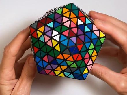 玩具机器人视频大全大图 6798f0fa99e28b5a3dc41257e0d43348~tplv-dy-resize-origshort-autoq-75:330.jpeg?x-expires=1987614000&x-signature=jM%2BLZs86hFl77zX%2BwqoWMw11Bvs%3D&from=3213915784&s=PackSourceEnum_AWEME_DETAIL&se=false&sc=cover&biz_tag=pcweb_cover&l=021672257378268fdbddc0200230520d541b6166000001238f8cc