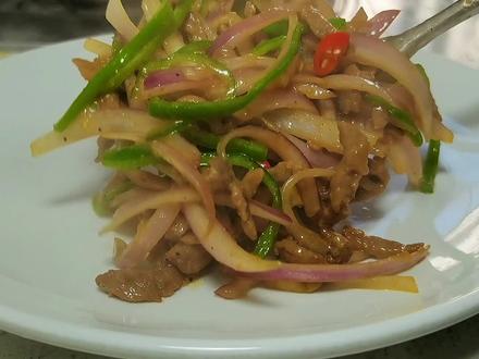 炒肉丝怎么炒才好吃又嫩 70cb35dd759ca8a121073df928728f39~tplv-dy-resize-origshort-autoq-75:330.jpeg?x-expires=1993158000&x-signature=CUe0FQ6R5jYVzm%2BnTrGsOkwna9c%3D&from=3213915784&s=PackSourceEnum_AWEME_DETAIL&se=false&sc=cover&biz_tag=pcweb_cover&l=202303030731011EDB22AC1CC80758EF4B