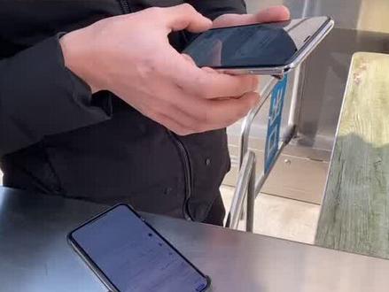 苹果13 pro max美版价格表 7c438f65bd80dde1f00350ec4bd25b3a~tplv-dy-resize-origshort-autoq-75:330.jpeg?x-expires=1996448400&x-signature=MD08%2Bnlvhof97VRygWw6aDEOZg8%3D&from=3213915784&s=PackSourceEnum_AWEME_DETAIL&se=false&sc=cover&biz_tag=pcweb_cover&l=20230410095934972386F01911513390EF
