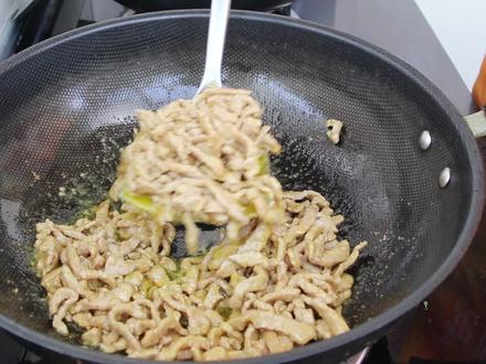 炒肉丝油温多少正常 9a8c17c8038dc8a395e84ca3d00b9899~tplv-dy-resize-origshort-autoq-75:330.jpeg?x-expires=2022051600&x-signature=JZAJ%2BNIGtNgq3I%2B84si0foakx4g%3D&from=3213915784&s=PackSourceEnum_AWEME_DETAIL&se=false&sc=cover&biz_tag=pcweb_cover&l=20240131173459DB4E69F666C28300174E