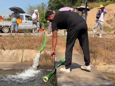 山上日落视频 b9a31f23c9f047ca0d079320522ab00c~tplv-dy-resize-origshort-autoq-75:330.jpeg?x-expires=1982811600&x-signature=rWcd8%2BcUGpNj%2BcF2it0%2BGyVnV%2Fo%3D&from=3213915784&s=PackSourceEnum_AWEME_DETAIL&se=false&sc=cover&biz_tag=pcweb_cover&l=021667454682383fdbddc03000502811c41b61660000036f3e6a1