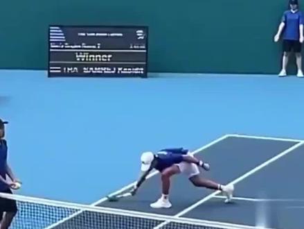 乒乓球大满贯都有什么 c419b8d95c6382bdecea94287a9866b1~tplv-dy-resize-origshort-autoq-75:330.jpeg?x-expires=2012695200&x-signature=i1KamjPhDrpCV19x5cEE7gPoKGw%3D&from=3213915784&s=PackSourceEnum_AWEME_DETAIL&se=false&sc=cover&biz_tag=pcweb_cover&l=2023101510203993AB3D79E3CABEBAF396