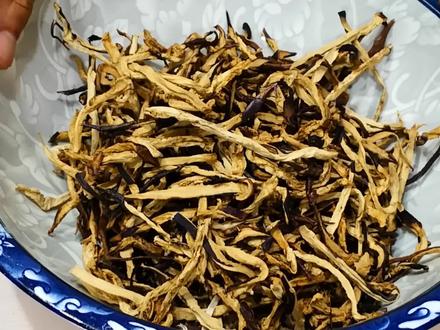 炒肉丝怎么炒比较好吃 cff8741f0c82baefc4154d5a182ff8b3~tplv-dy-resize-origshort-autoq-75:330.jpeg?x-expires=2014988400&x-signature=dSFYCsBjkwlc%2Fnn64gMDAB%2FbEk4%3D&from=3213915784&s=PackSourceEnum_AWEME_DETAIL&se=false&sc=cover&biz_tag=pcweb_cover&l=202311102356548D074480F50C3131CB7A