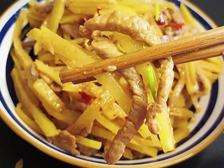 炒肉丝怎么炒最好吃 d4f17443d7141b09c663bafdaf7310df~tplv-dy-resize-origshort-autoq-75:330.jpeg?x-expires=2016234000&x-signature=%2F%2FWAKe%2FIwgTBDKwcRfUYQ8kixo8%3D&from=3213915784&s=PackSourceEnum_AWEME_DETAIL&se=false&sc=cover&biz_tag=pcweb_cover&l=202311250940519DDA41740B20793ABF86