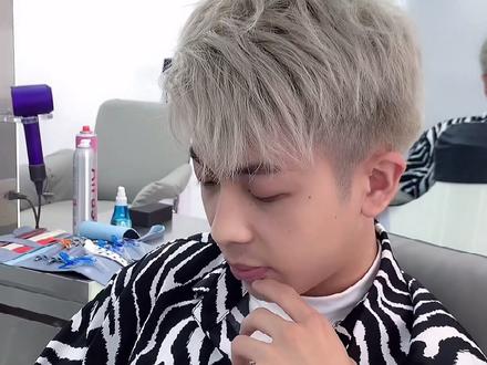 夏季男生显白发色 #男生染发 #黄岛男士发型 #男生发色 - 抖音