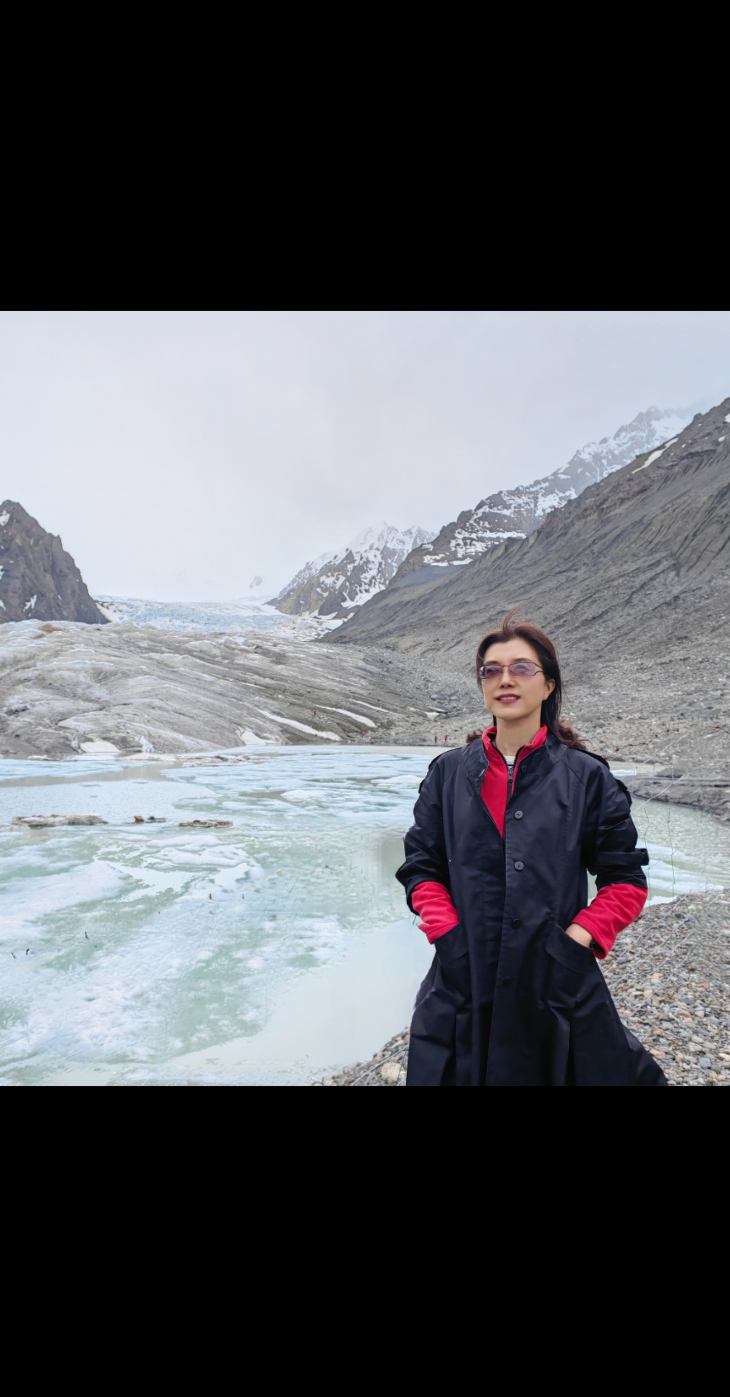 在脸上的自信,长在心底的善良,融进血液里的骨气,如清风拂面般的温柔