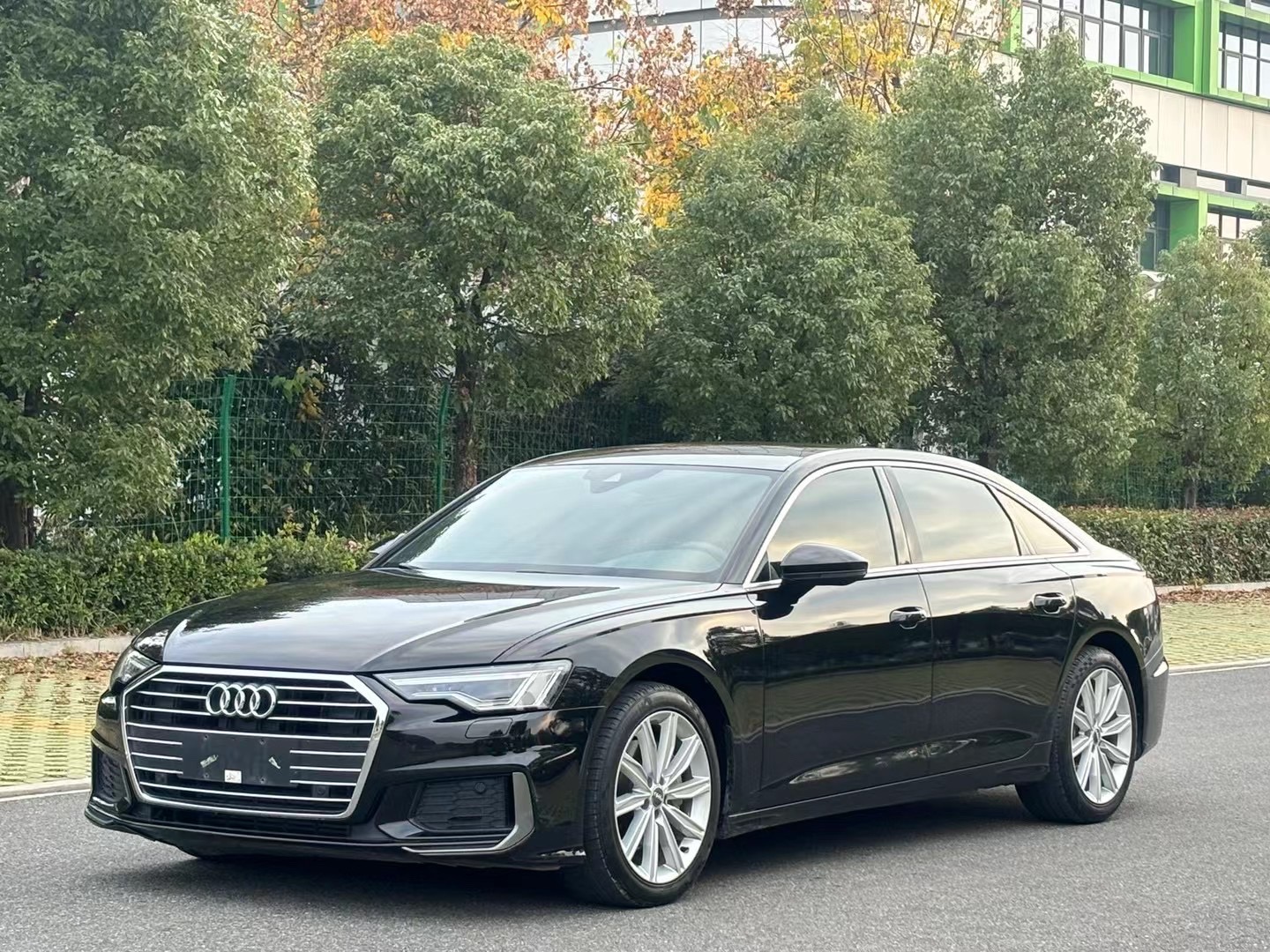 精品二手车联盟:21年奥迪a6,45动感,车况更换前挡,后视镜片,左边一侧