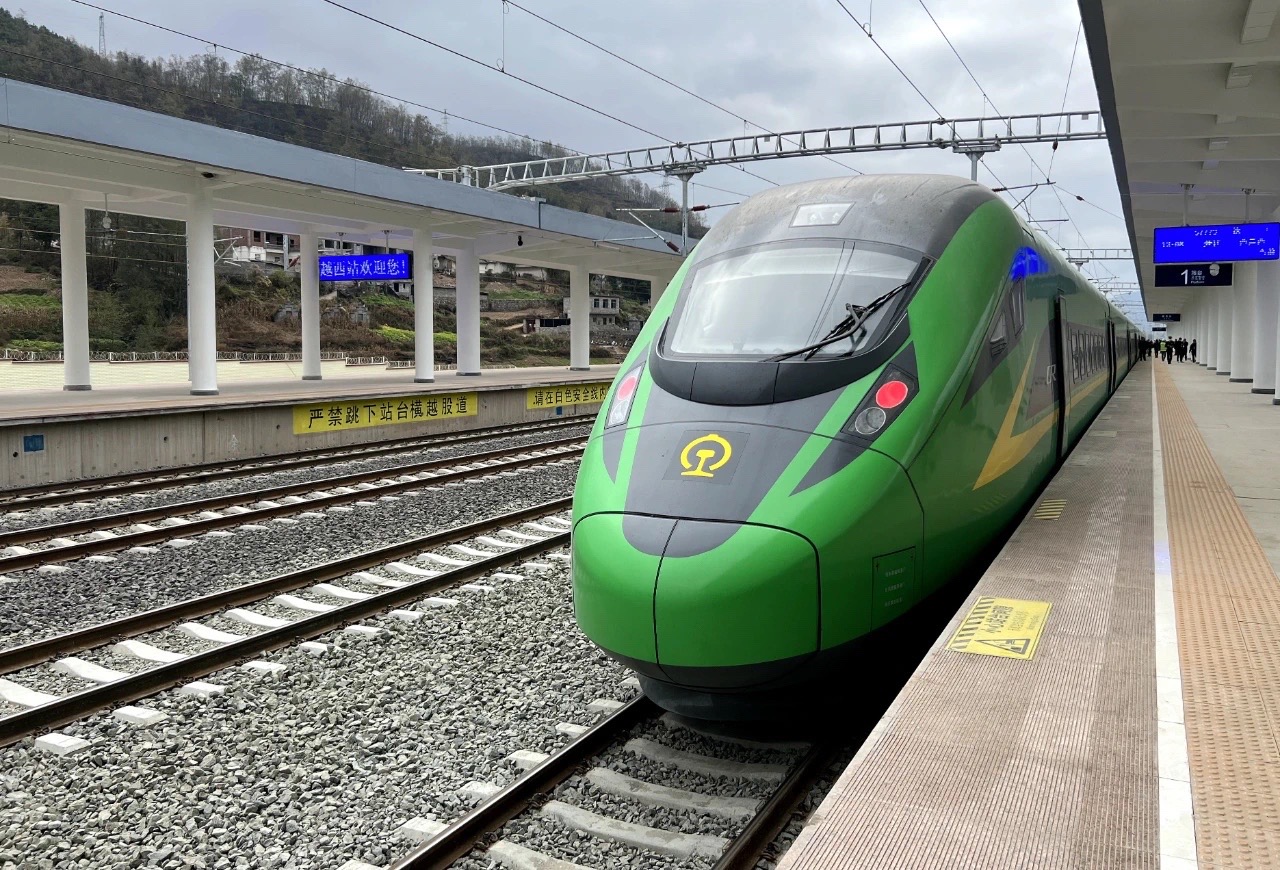 "华彩渭南"高铁列车正式运行.近日,"华彩渭南"渭南文旅独家 - 抖音