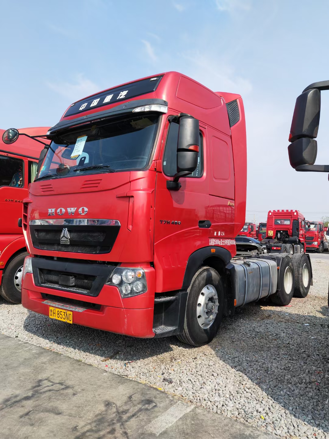 半挂牵引车:豪沃 t7,21年3月,自动挡国五,540马力,带原车液缓,双驱轻