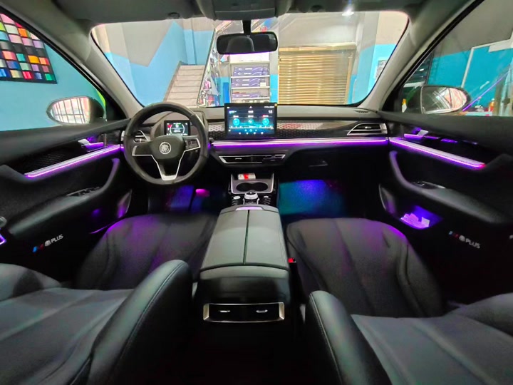 比亚迪秦plus门板氛围灯在哪取电