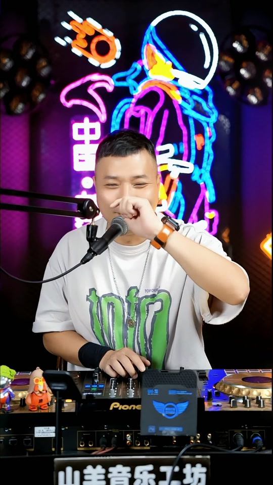 凤舞九天 小山羊