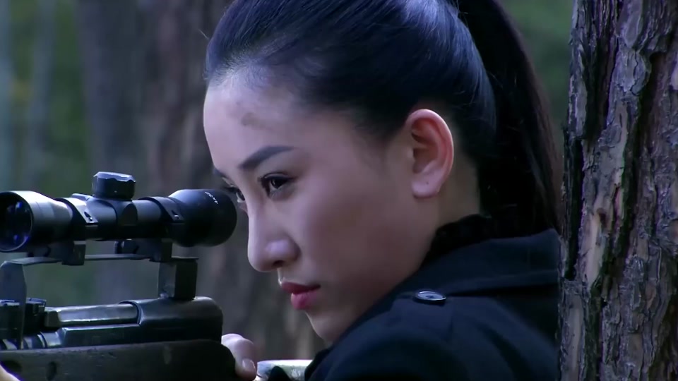 飞哥战队里的夏琴谁演的 - 抖音