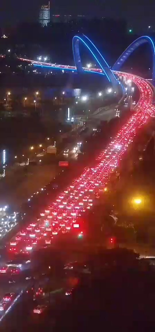 2024年4月3日南宁路上堵车吗 - 抖音