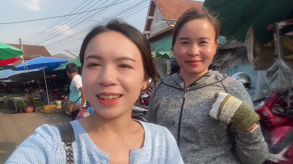 老挝媳妇小梅怎么跟她老表媳妇很像 - 抖音
