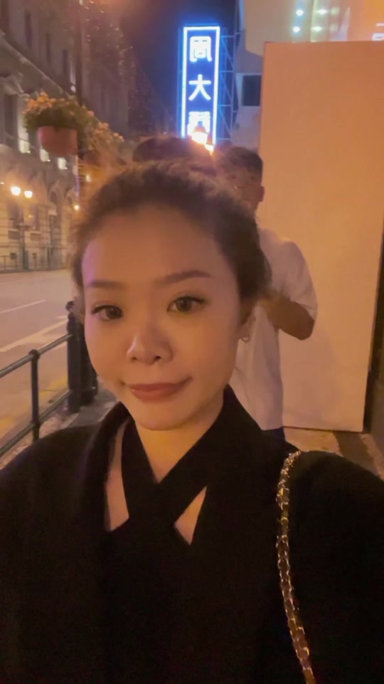 头盔哥前女朋友_头盔哥女朋友兔子吃饱了吗_头盔哥女朋友快手 - 抖音