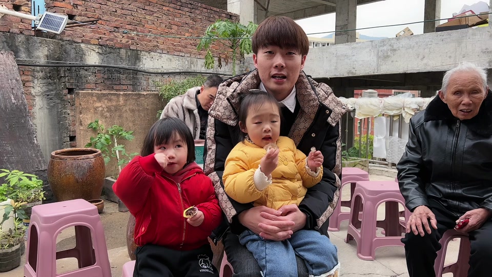 南方姑娘沈沈为什么回老家住