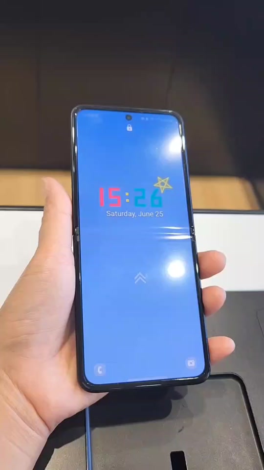 三星f7000怎么设置外屏来电显示 - 抖音