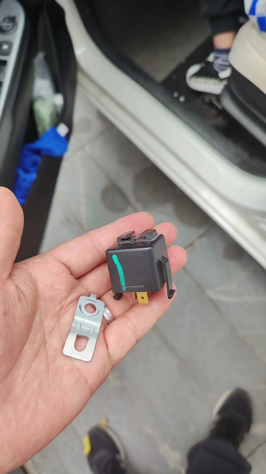 起亚k2#闪光继电器,主要是#位置,完美解决#双闪和转向灯问题,用#10号