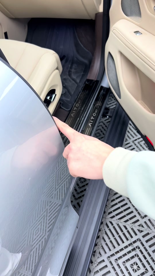 问界新m7 #电吸门#夹手 #安全 #儿童